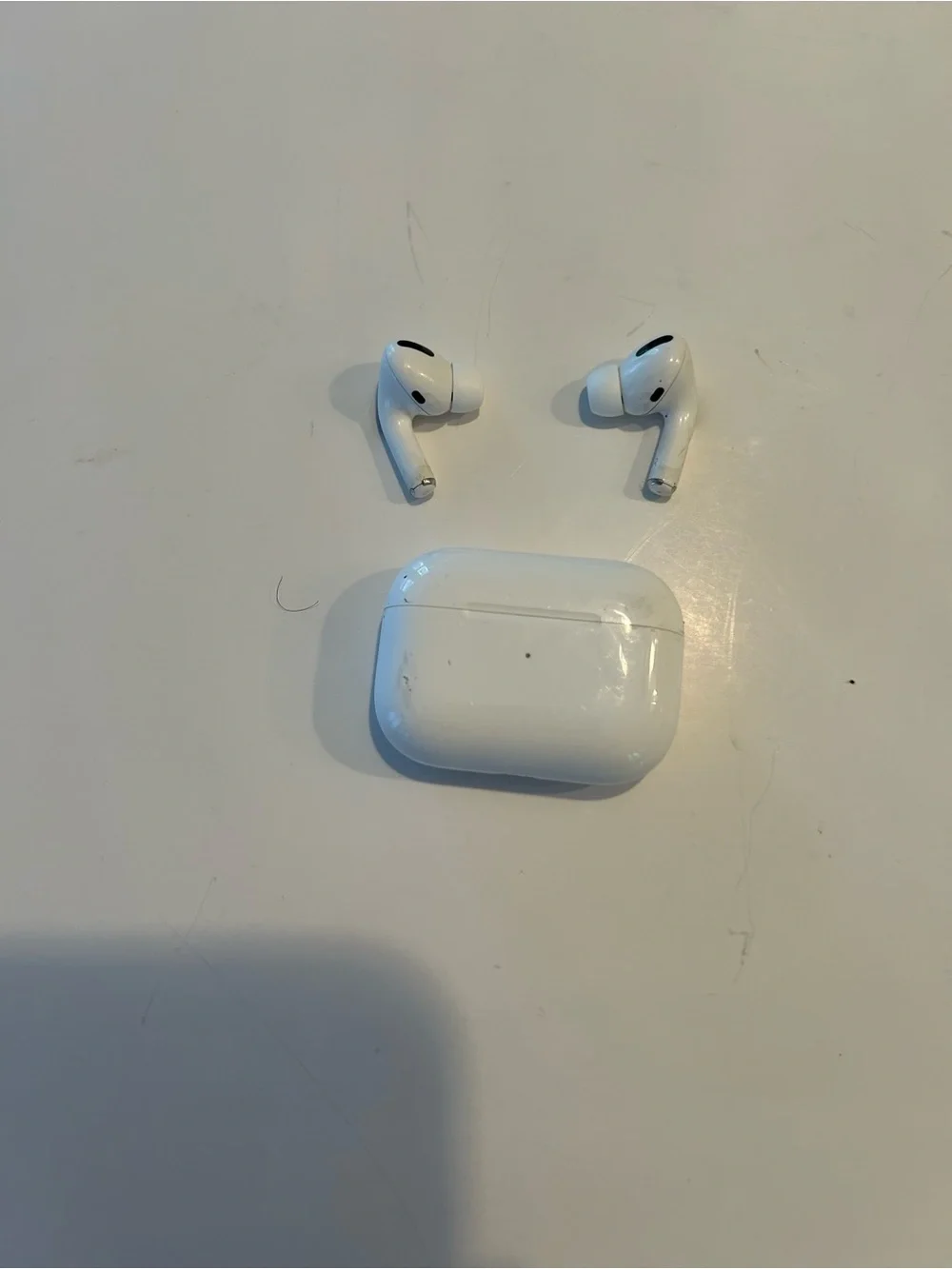 Apple AirPods Pro 2nd Generation/ MagSafe Wireless Charging Case /White